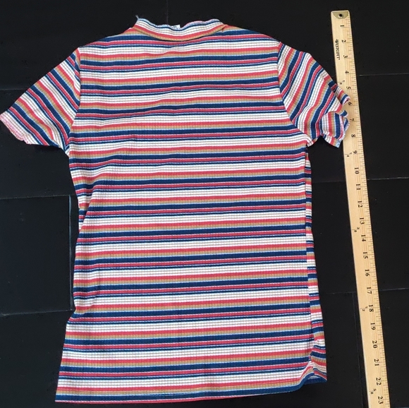 Striped colorful heart cut out high neck - Picture 3 of 4